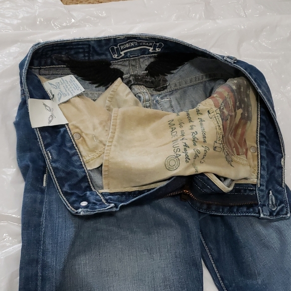 Robin's Jeans - Picture 5 of 8